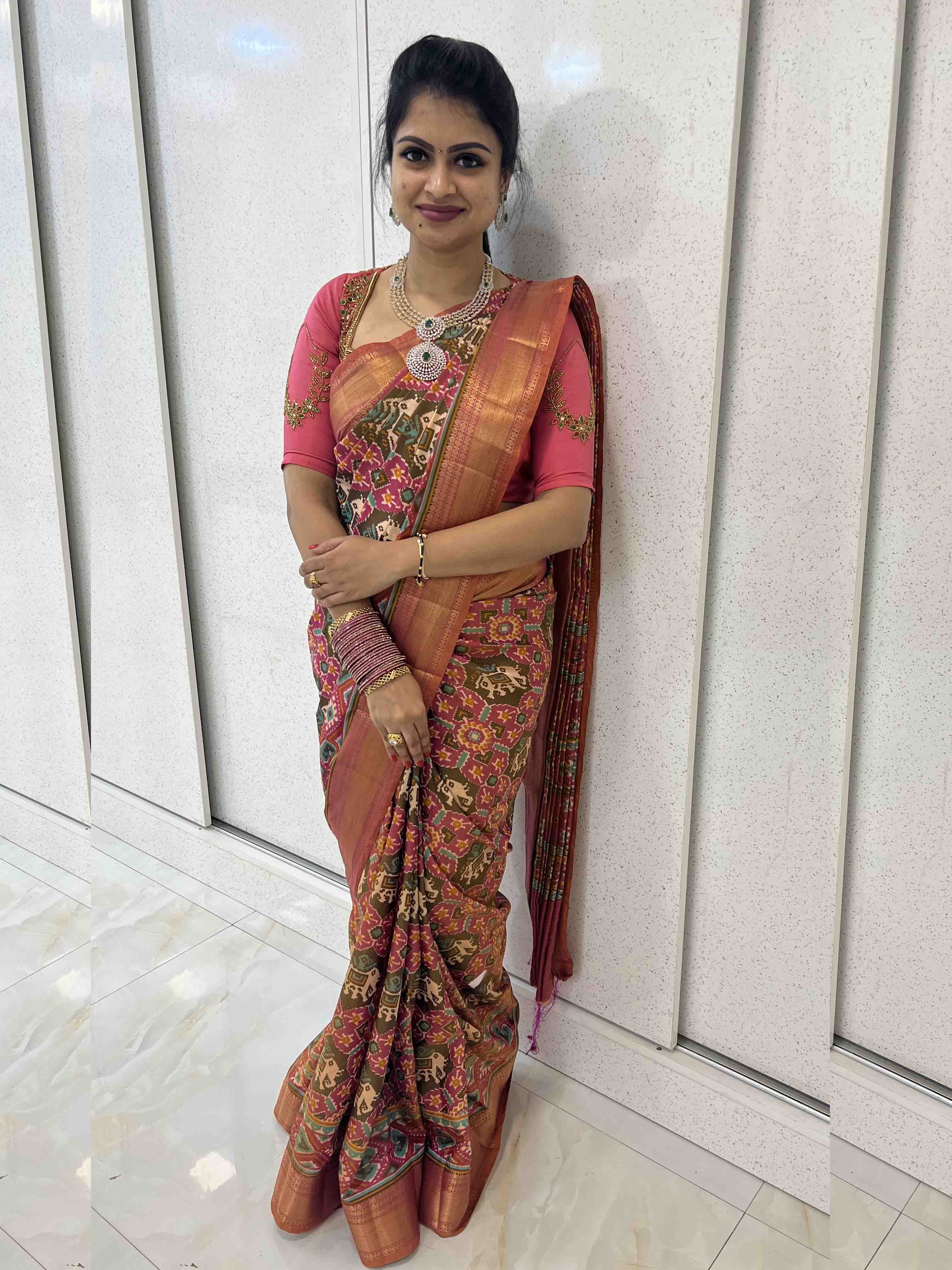 30 Simple Silk Saree Blouse Designs or Pattu Saree Blouse Designs | Silk  saree blouse designs, Pattu saree blouse designs, Kerala saree blouse  designs